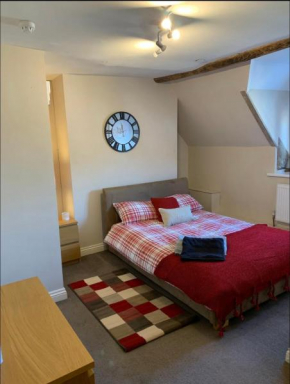 Studio Double. Own bathroom, shared kitchen